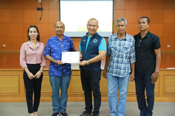 Certificate Presentation Ceremony for Community Committees in Maret and Na Mueang