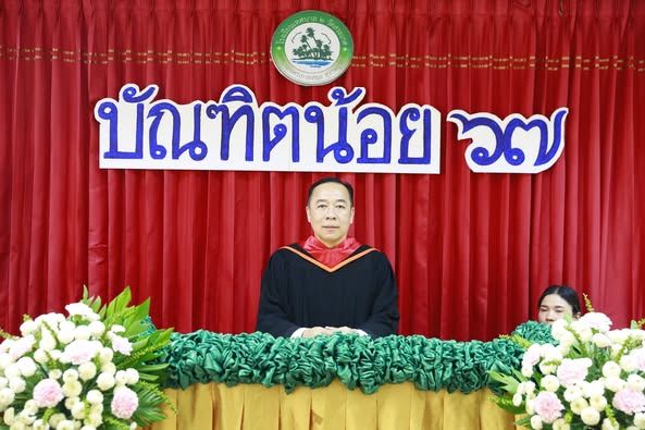 Certificate Presentation Ceremony for Young Graduates at Municipal School 2 Wat Sra Kaeo
