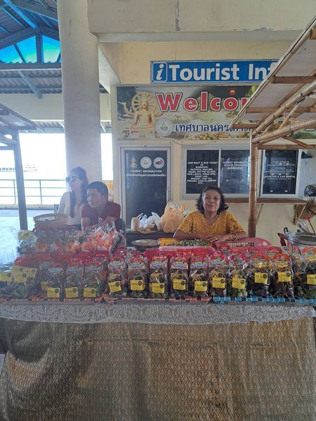 Empowering Local Entrepreneurs: Koh Samui's Community Marketplace Initiative