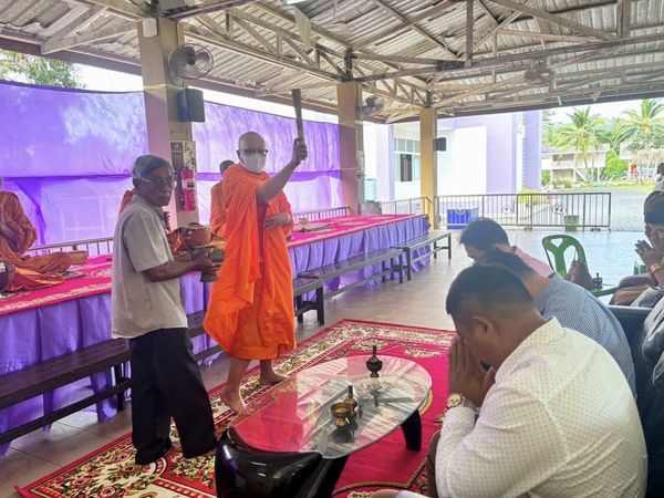 New Year’s Alms-Giving Tradition at Municipal School 4, Wat Kiri Mas
